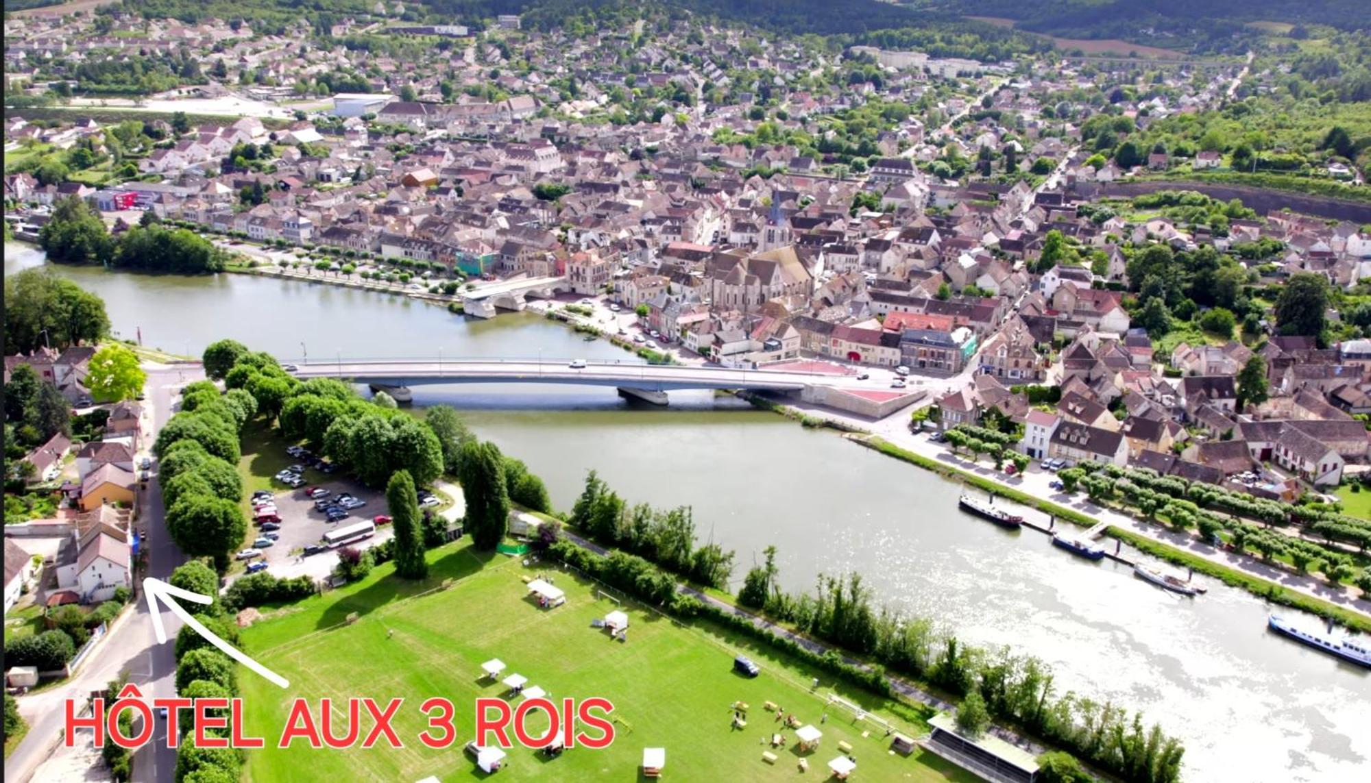 Aux Trois Rois Hotel Pont-Sur-Yonne Eksteriør billede