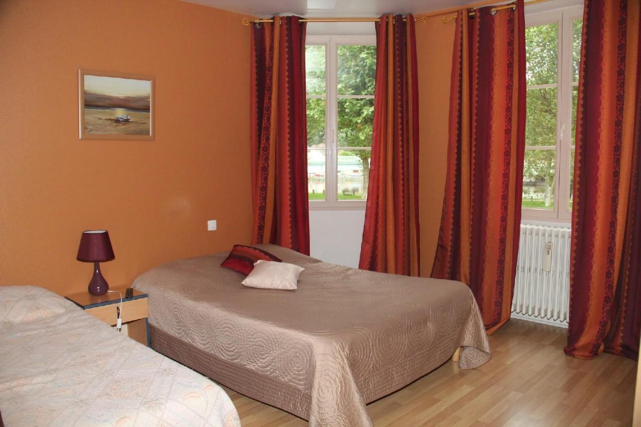 Aux Trois Rois Hotel Pont-Sur-Yonne Eksteriør billede